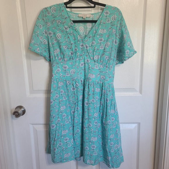 LOFT Dresses & Skirts - Loft Floral Mini Flutter V-Neck Pocket Dress Sz 10